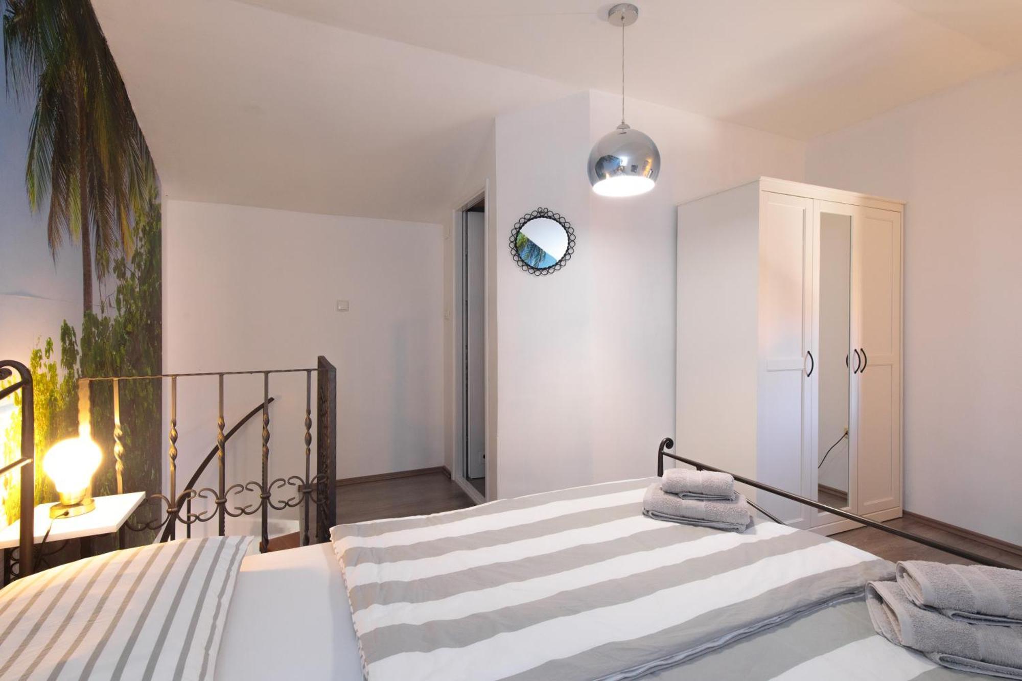 Apartments Lina Vrh  Eksteriør billede