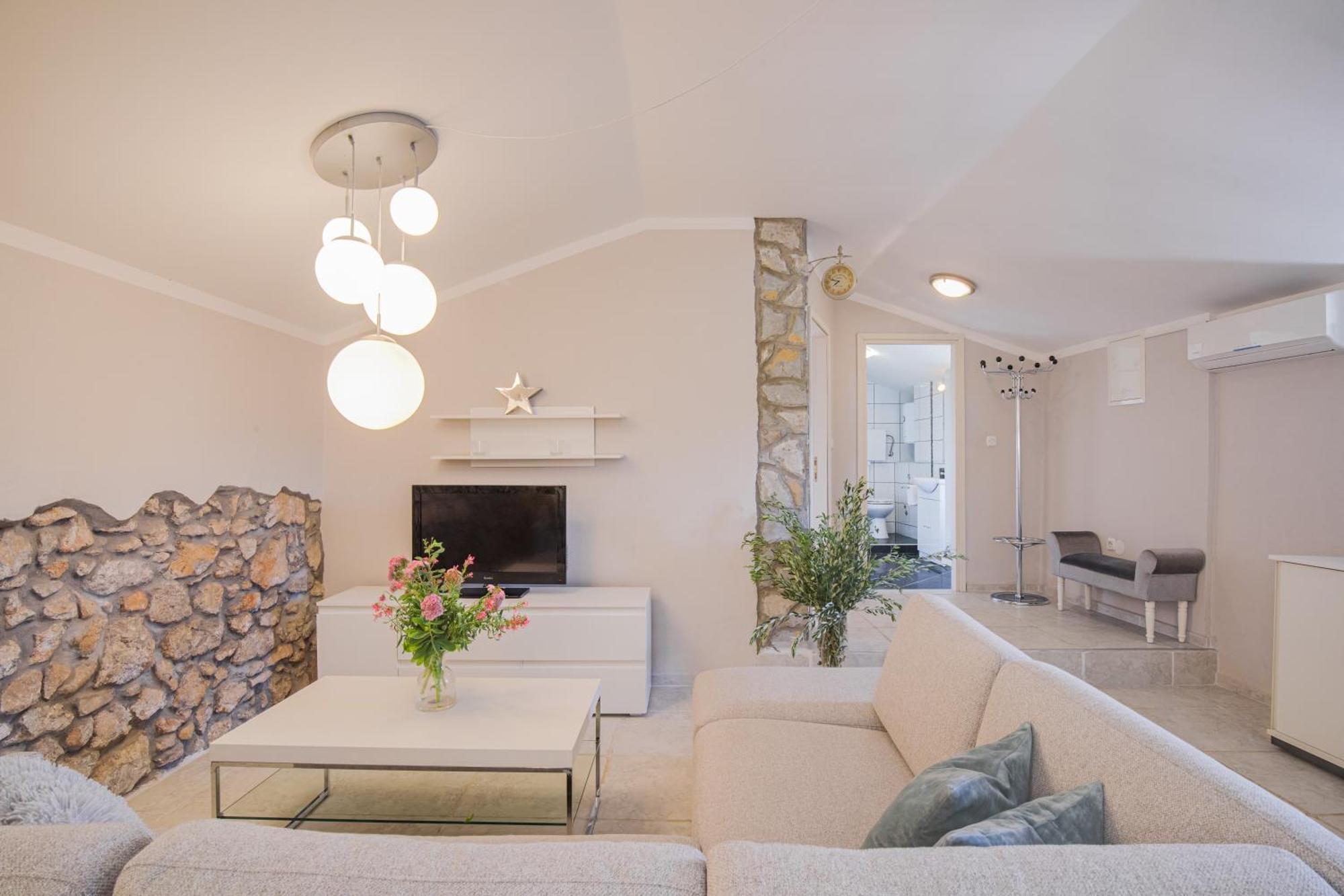 Apartments Lina Vrh  Eksteriør billede